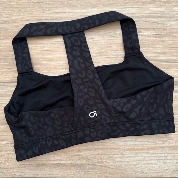 GapFit Leopard Print Sports Bra - Picture 2 of 8